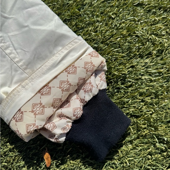 Roxy women’s snow jacket, size medium - Picture 3 of 6